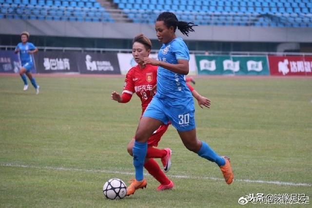 组图：阿根廷2-1逆转战胜英格兰晋级绝杀 阿根廷球迷欢呼庆祝